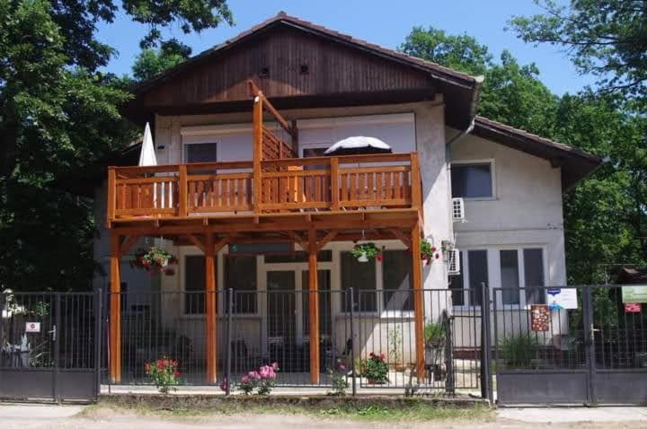 Tölgyfa Panzió Hotel Balatonszepezd Exterior foto