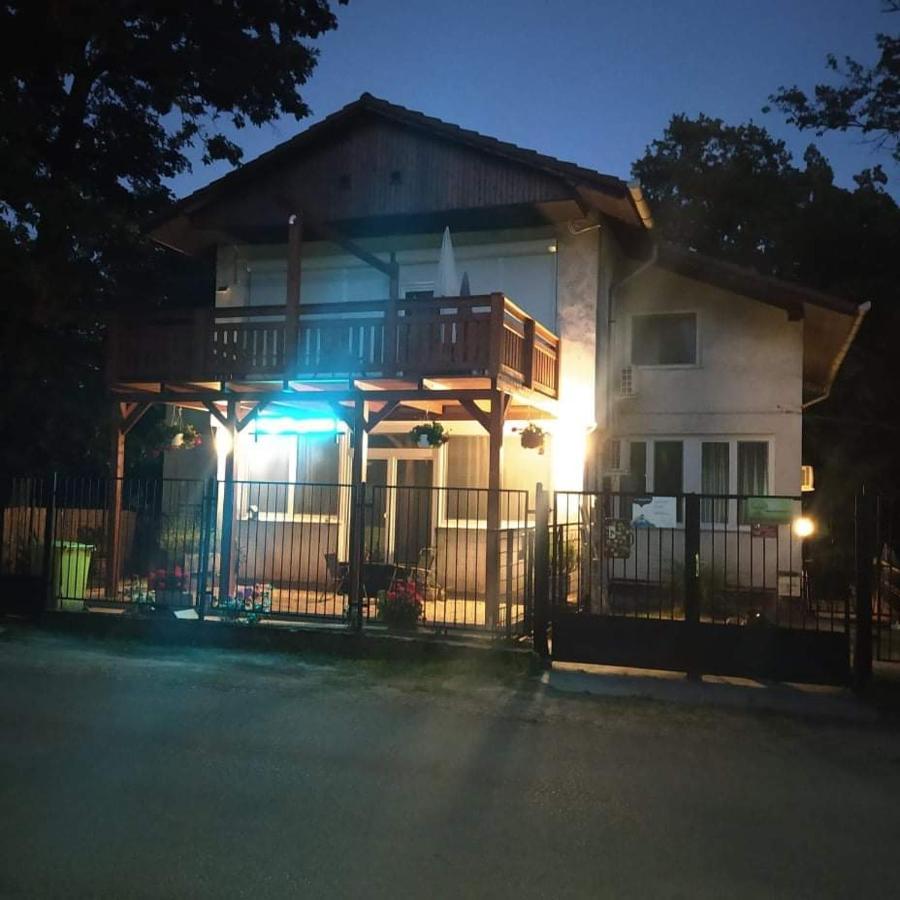 Tölgyfa Panzió Hotel Balatonszepezd Exterior foto